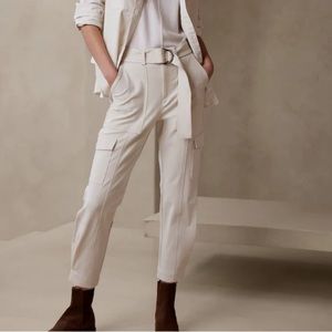 Banana Republic Slim Refined Stretch High Rise Cargo Pant Cream/White size 6